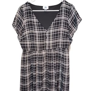 Old Navy Black and White Dress Size Large
